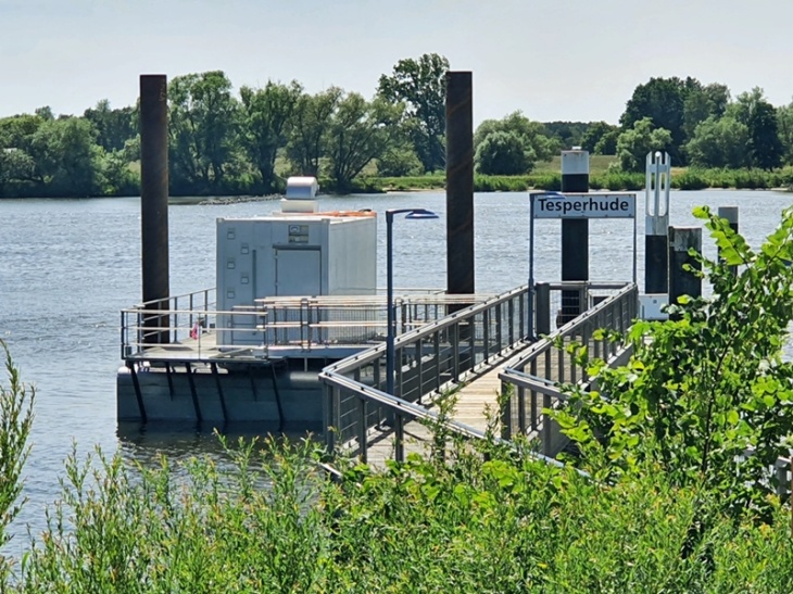 Forschungsplattform am Steg in Tesperhude (Foto: Jörn Pietsch / Hereon)