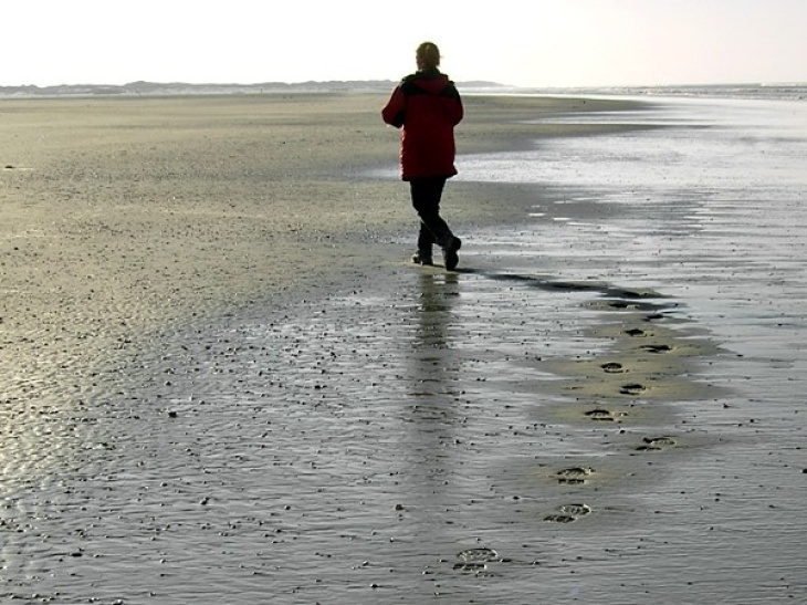 Fußabdrücke im Wattenmeer